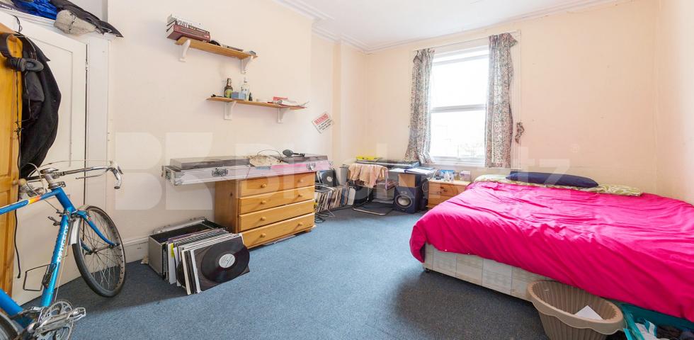 			NEW INSTRUCTION, 4 Bedroom, 1 bath, 1 reception Maisonette			 Shepherds Bush Road, Shepherds Bush/Hammersmith